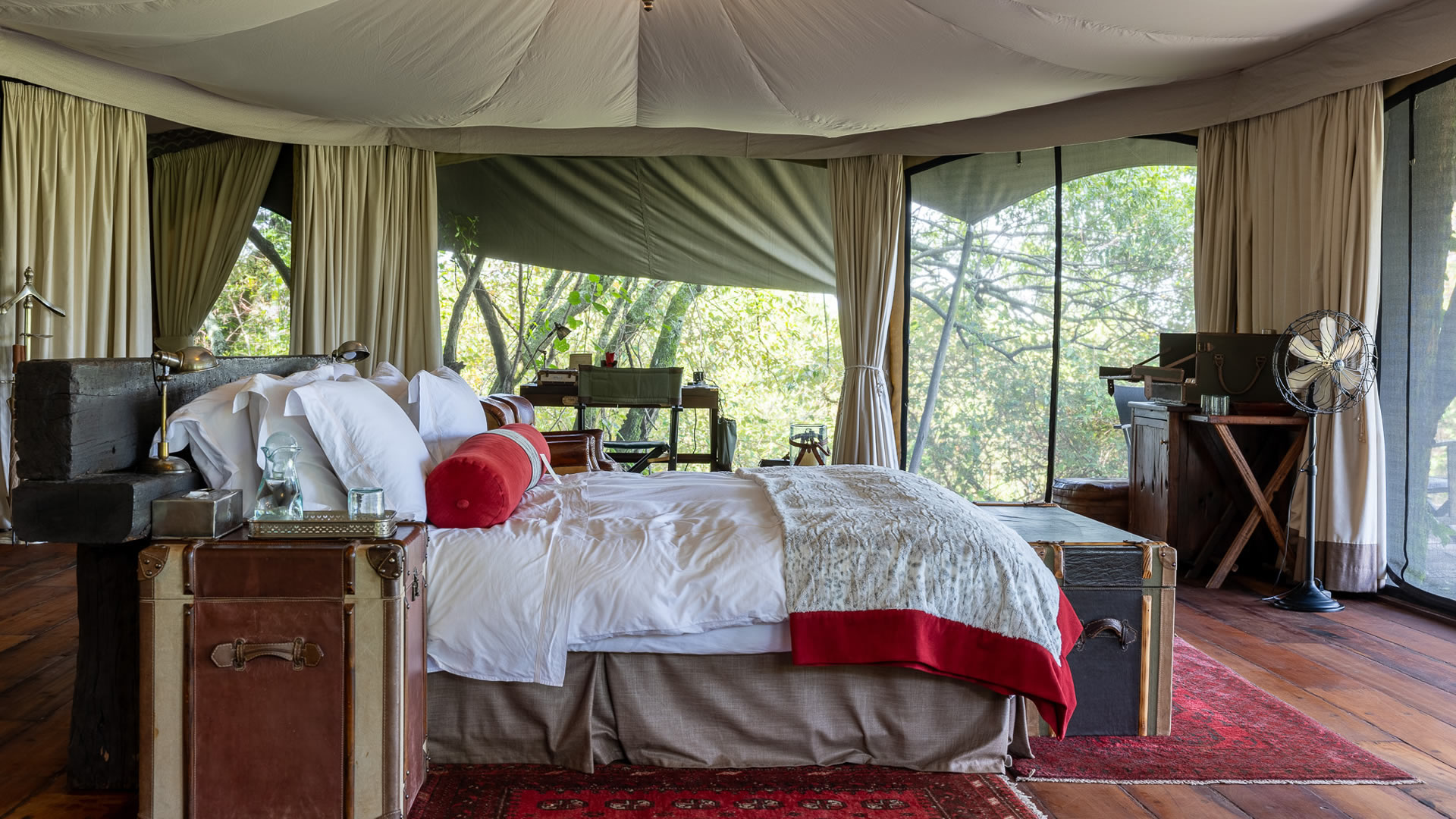 Luxurious tent interior, Mara Plains Camp