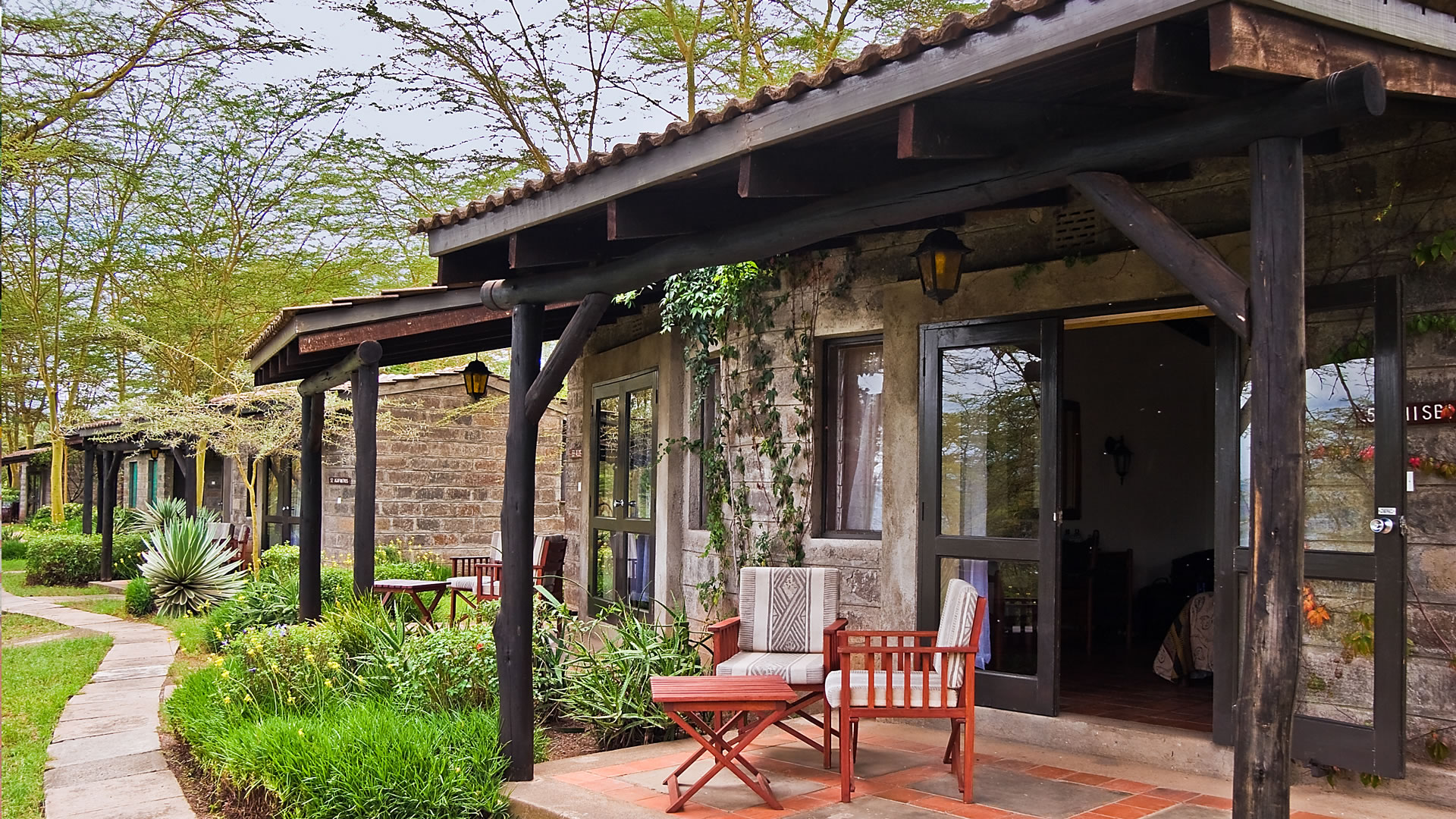 Cottage room with garden view